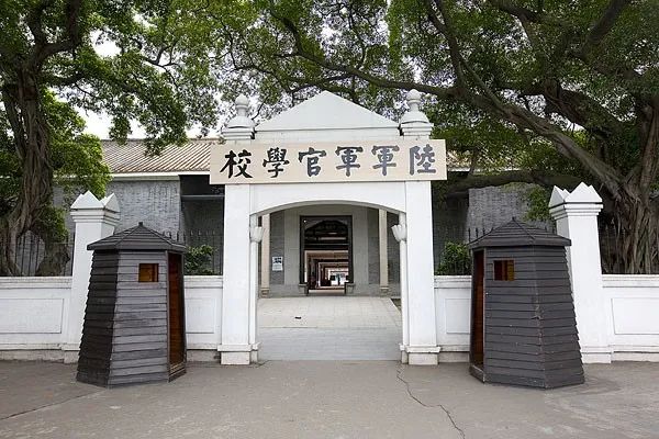 信息论编码考试题_信息编码理论与技术_信息论与编码理论第二版