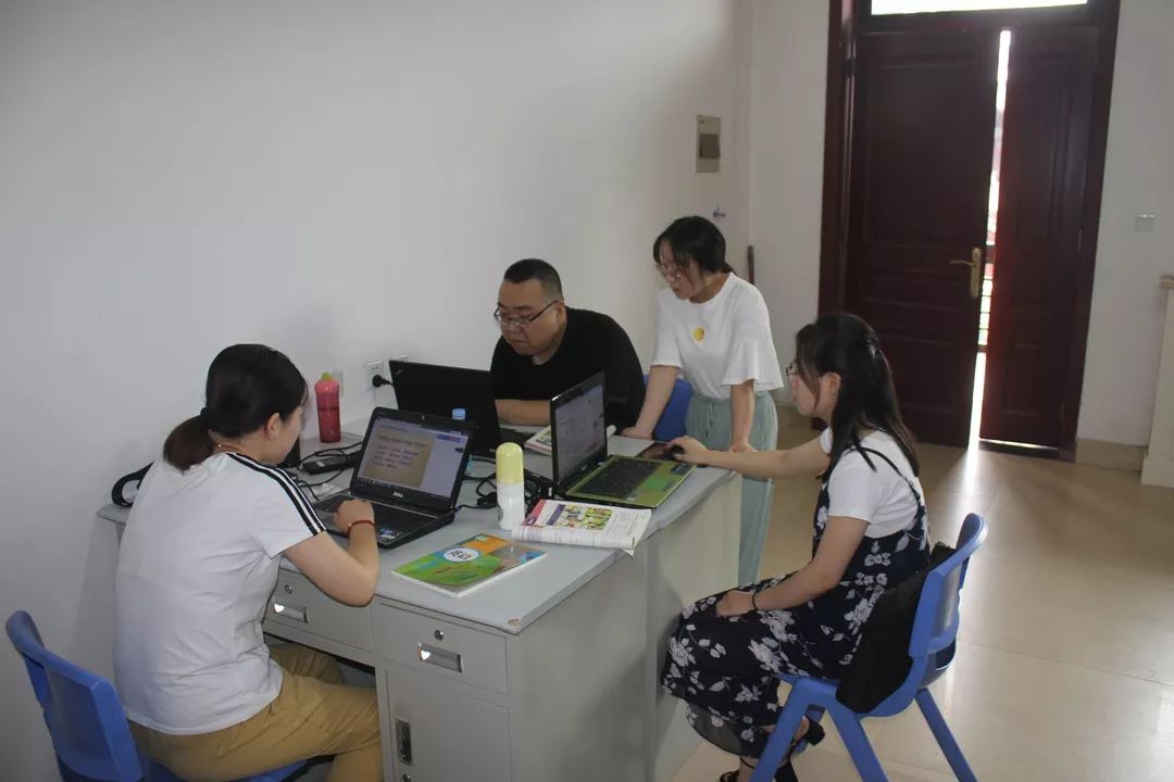 现在进行时讲课怎么引入_现在进行时态导入_现在进行时的幽默导入
