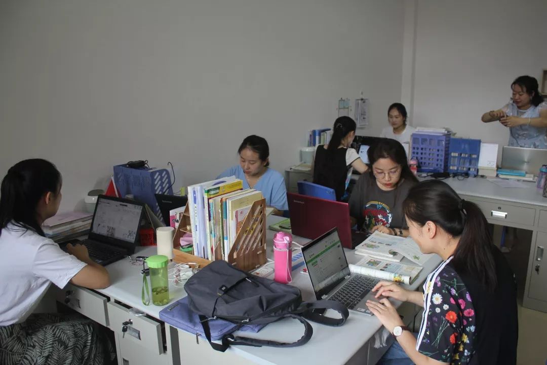 现在进行时的幽默导入_现在进行时讲课怎么引入_现在进行时态导入