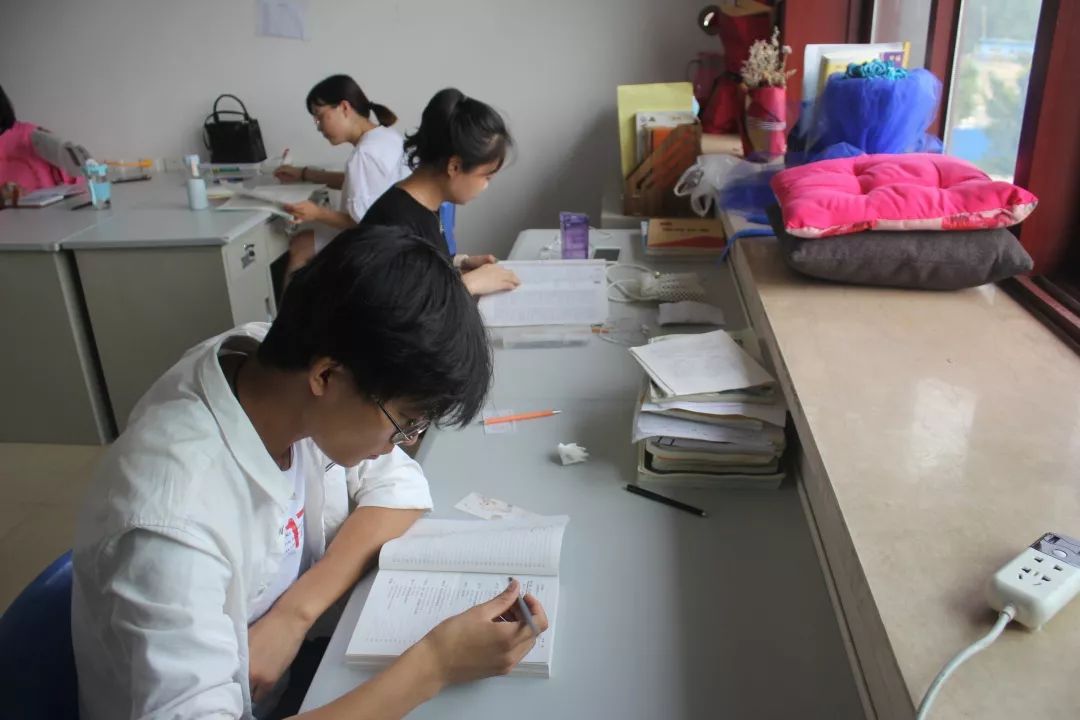 现在进行时讲课怎么引入_现在进行时态导入_现在进行时的幽默导入